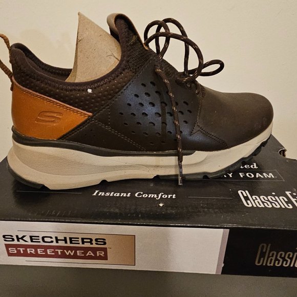 Skechers - Picture 1 of 2